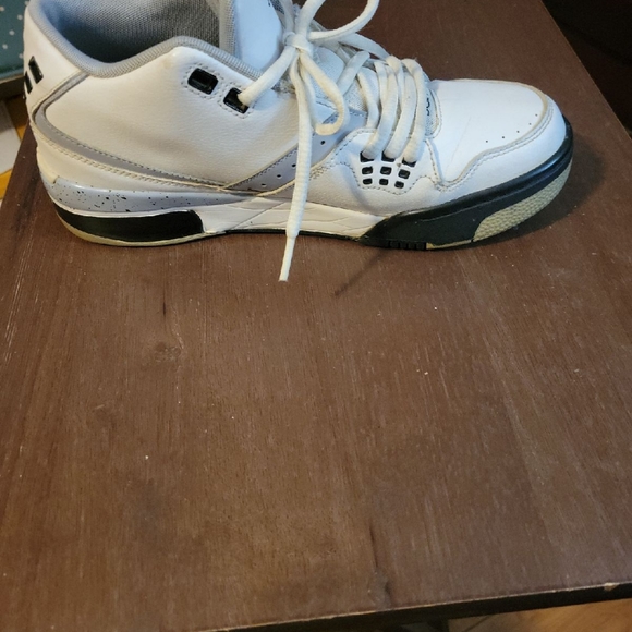 Air Jordan Flight 23 Shoes: White/Gray/Black size 7Y no box in good condition - Picture 3 of 6